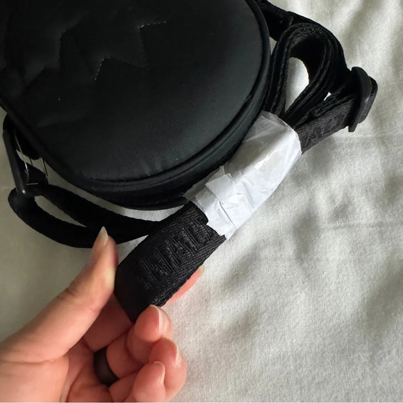 🆕 Lululemon Team Canada 22 Future Legacy Crossbody Bag Black - Picture 5 of 7